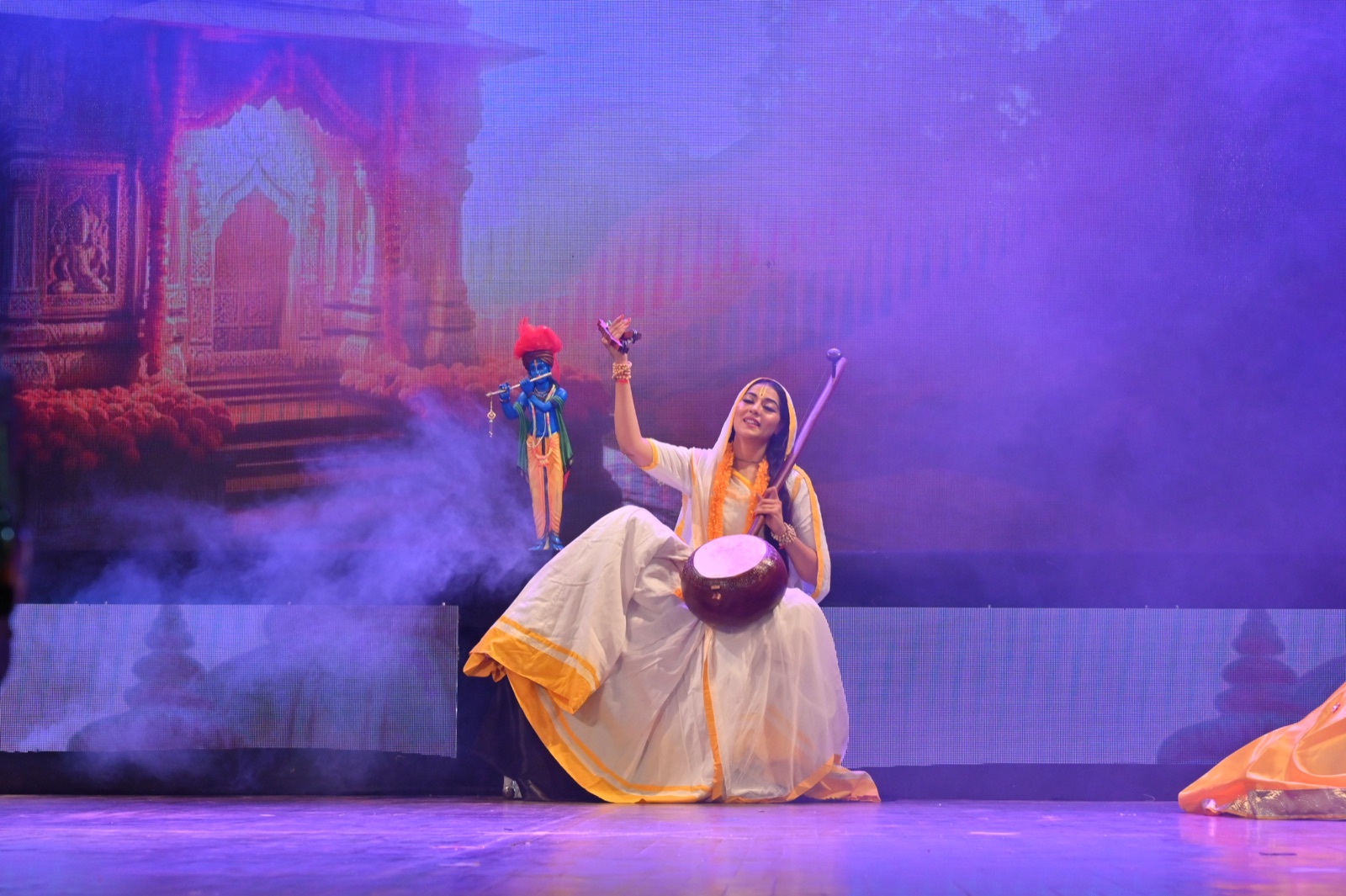 Meera Ke Mohan — stage moment 02