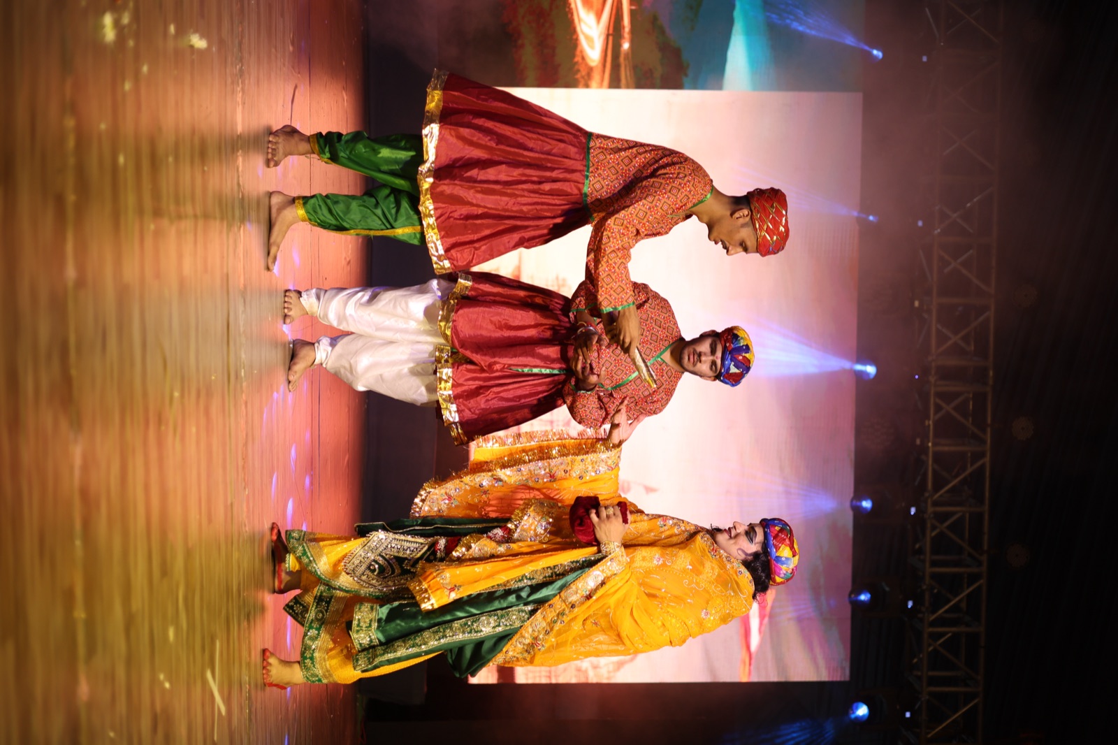 Nani Bai Ka Mayra — stage moment 03